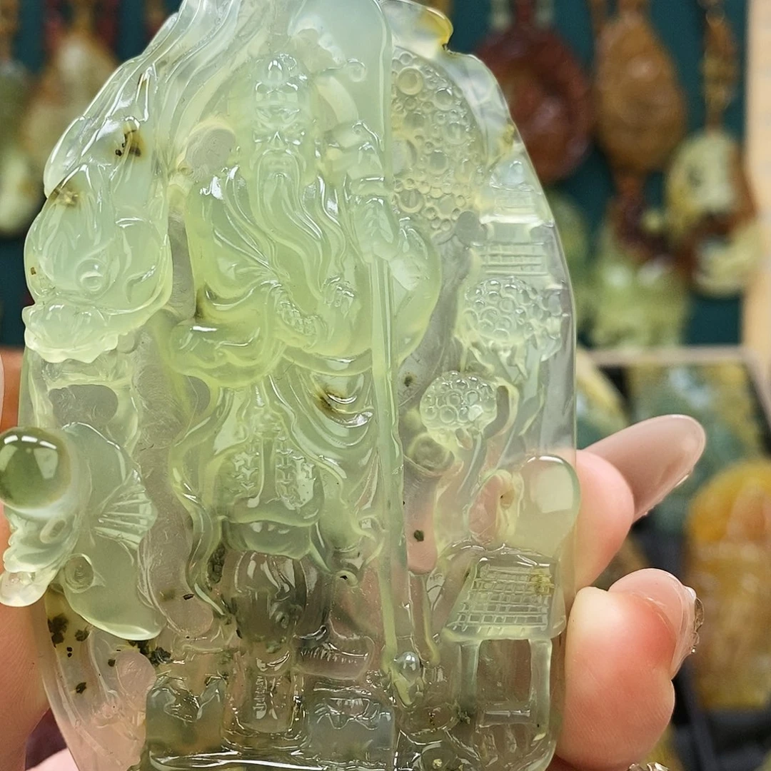 蛇纹石玉未镶嵌颈饰大尺寸关公