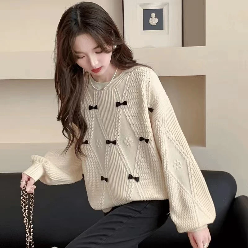 新款圆领纯色爱心女士时尚百搭套头针织衫