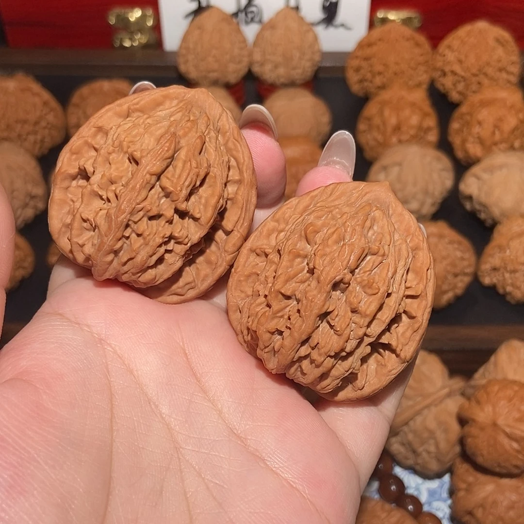 文玩核桃吊坠虎头44