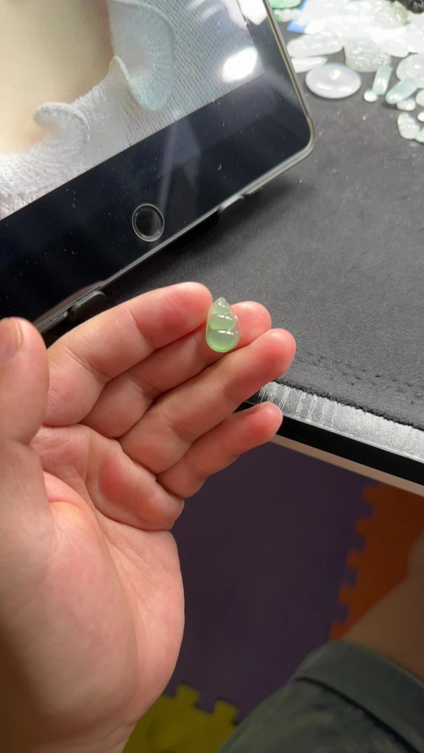 缅甸翡翠A货木纳绿新人款