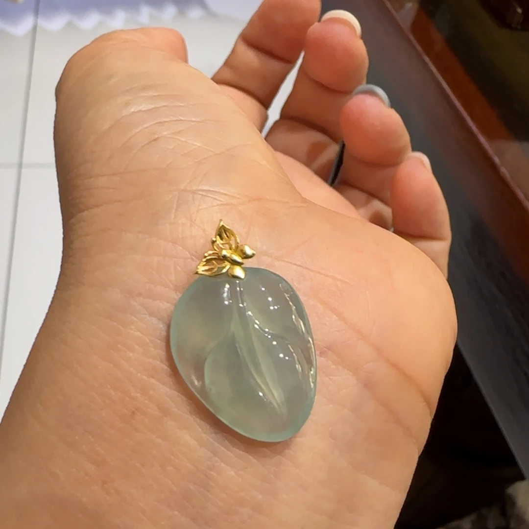颈饰18K金镶嵌翡翠叶子