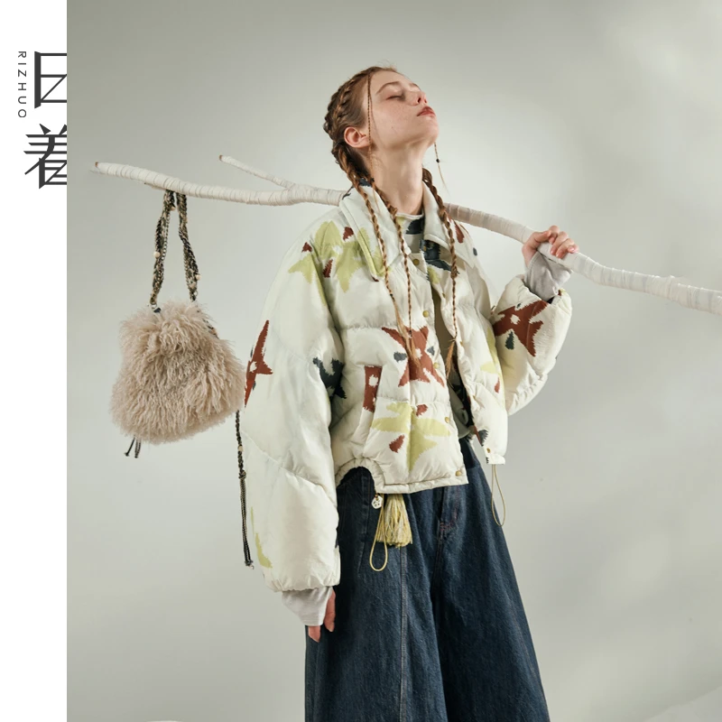 日着趣雪怪短款印花羽绒服女2025冬季新款宽松轻盈外套RD8420Y2