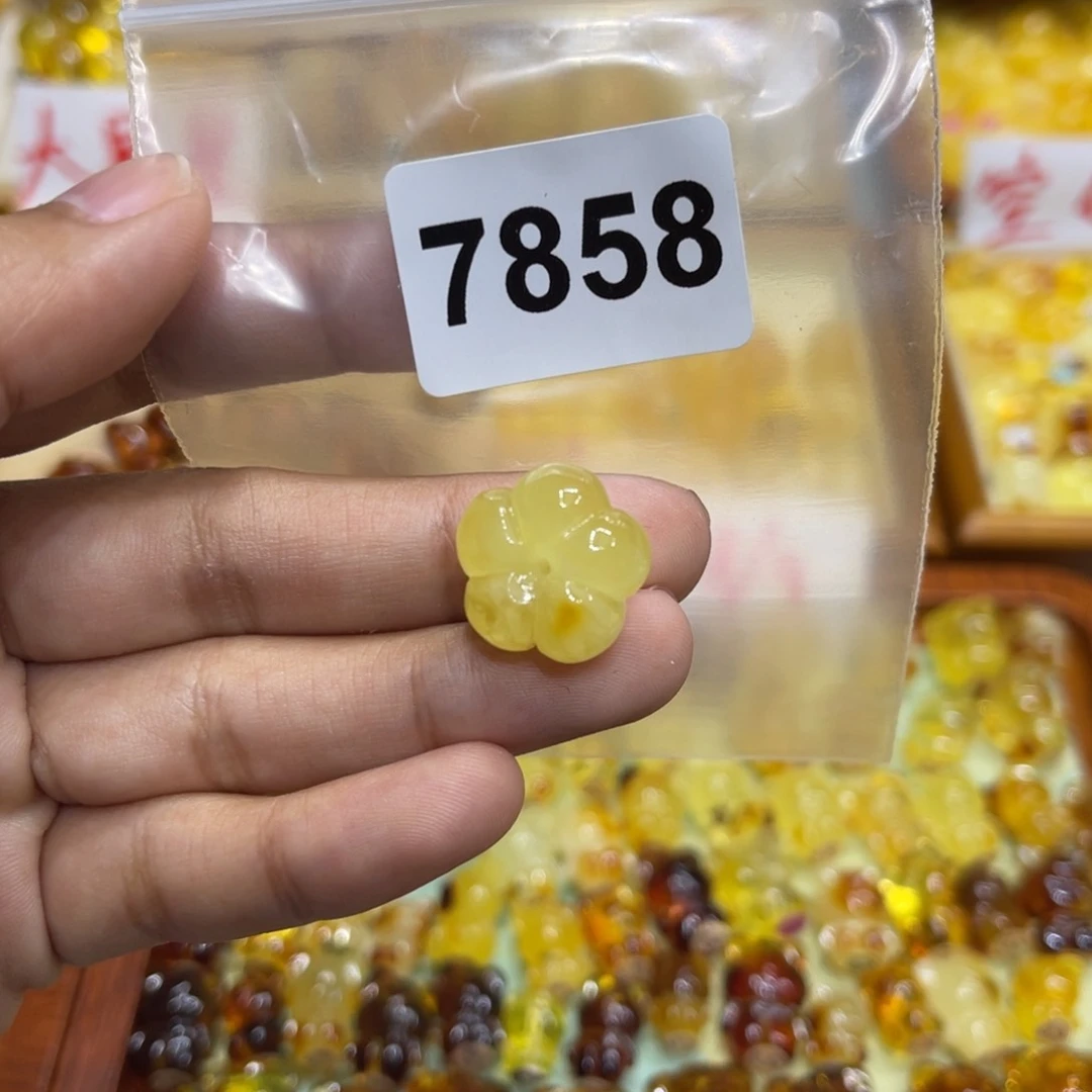 琥珀珠宝奇石未镶嵌