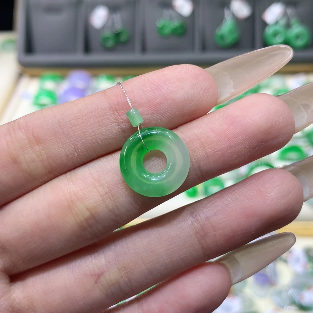 翡翠戒指未镶嵌甜甜圈