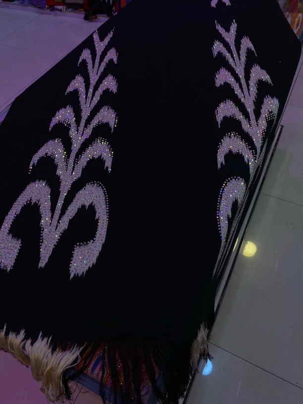 艾特莱斯خىرىستال كۆزلۈك شارپىلق ئەتلەس