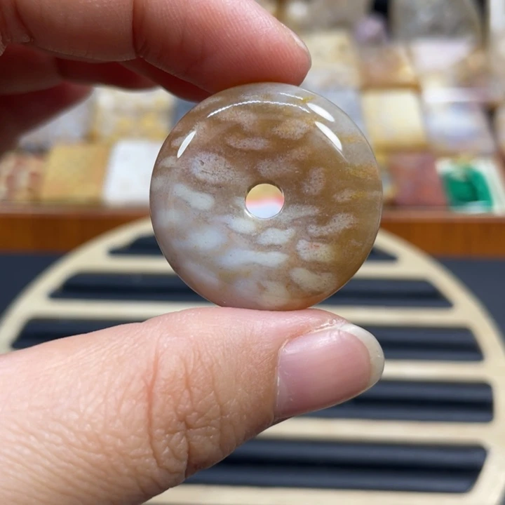 硅化玉未镶嵌颈饰k20