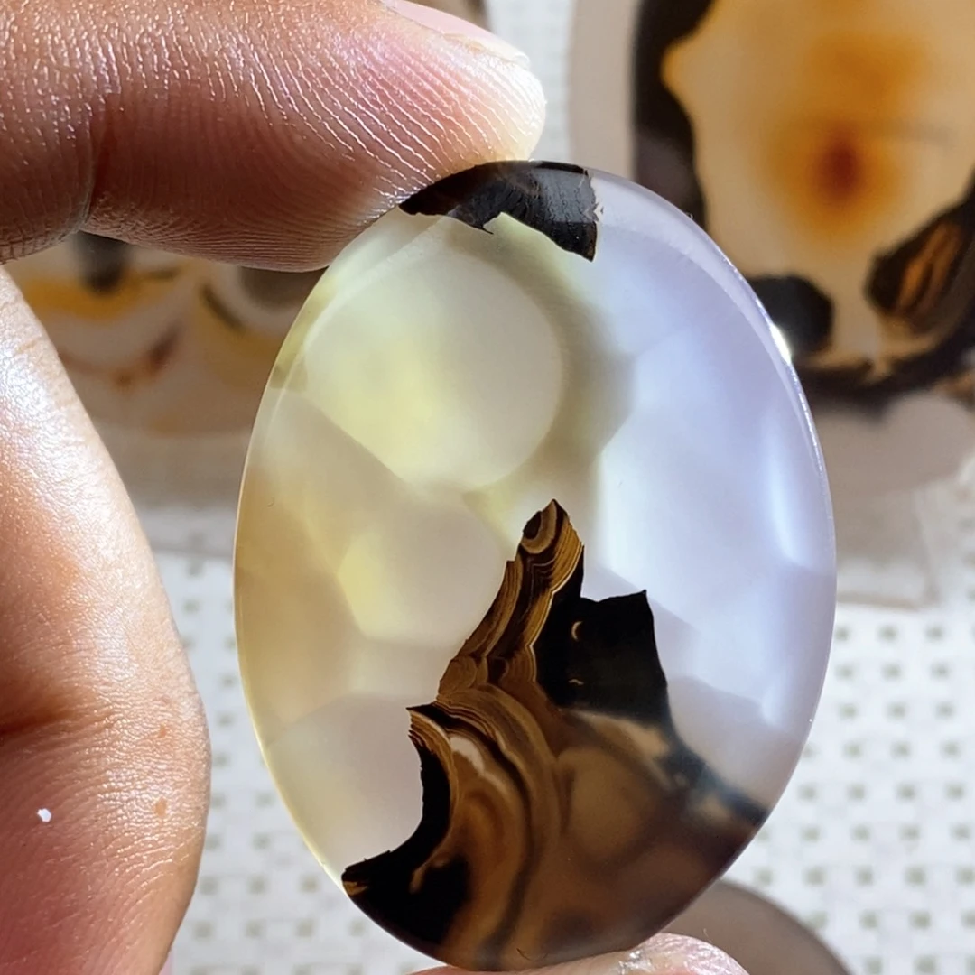 玛瑙/玉髓颈饰未镶嵌该****。