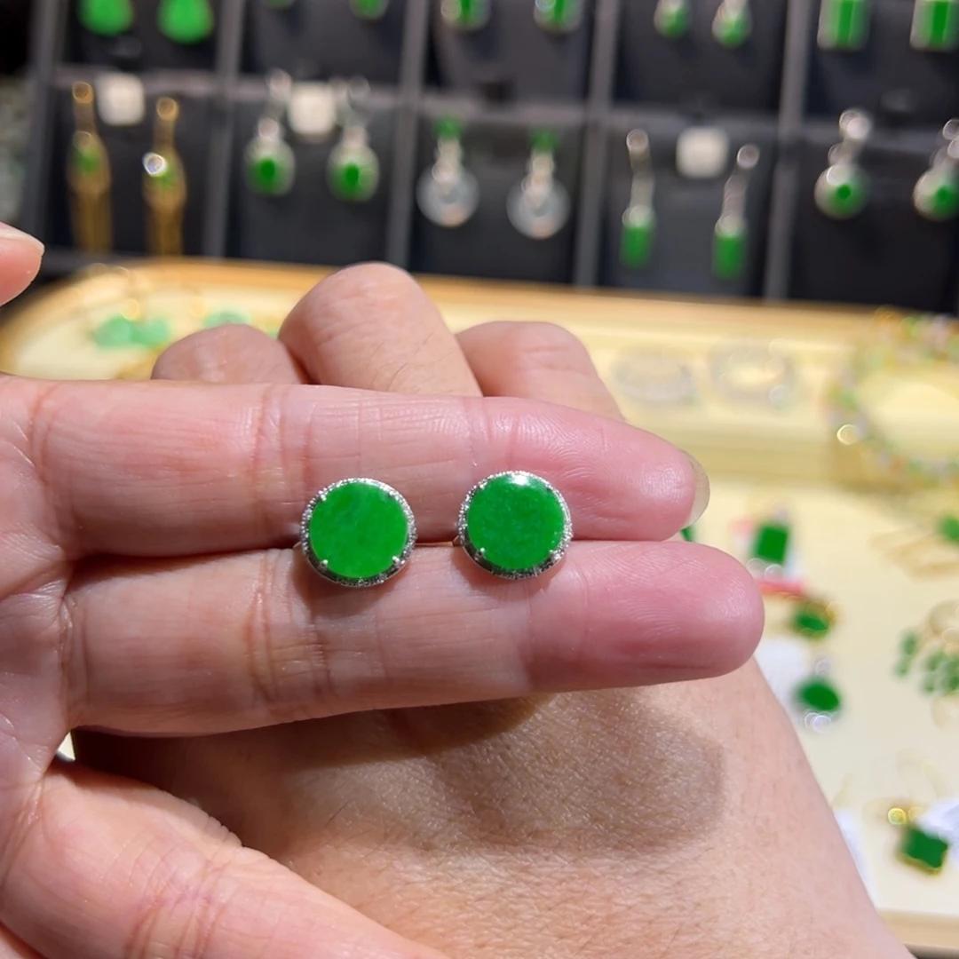 颈饰18K金镶嵌翡翠耳包