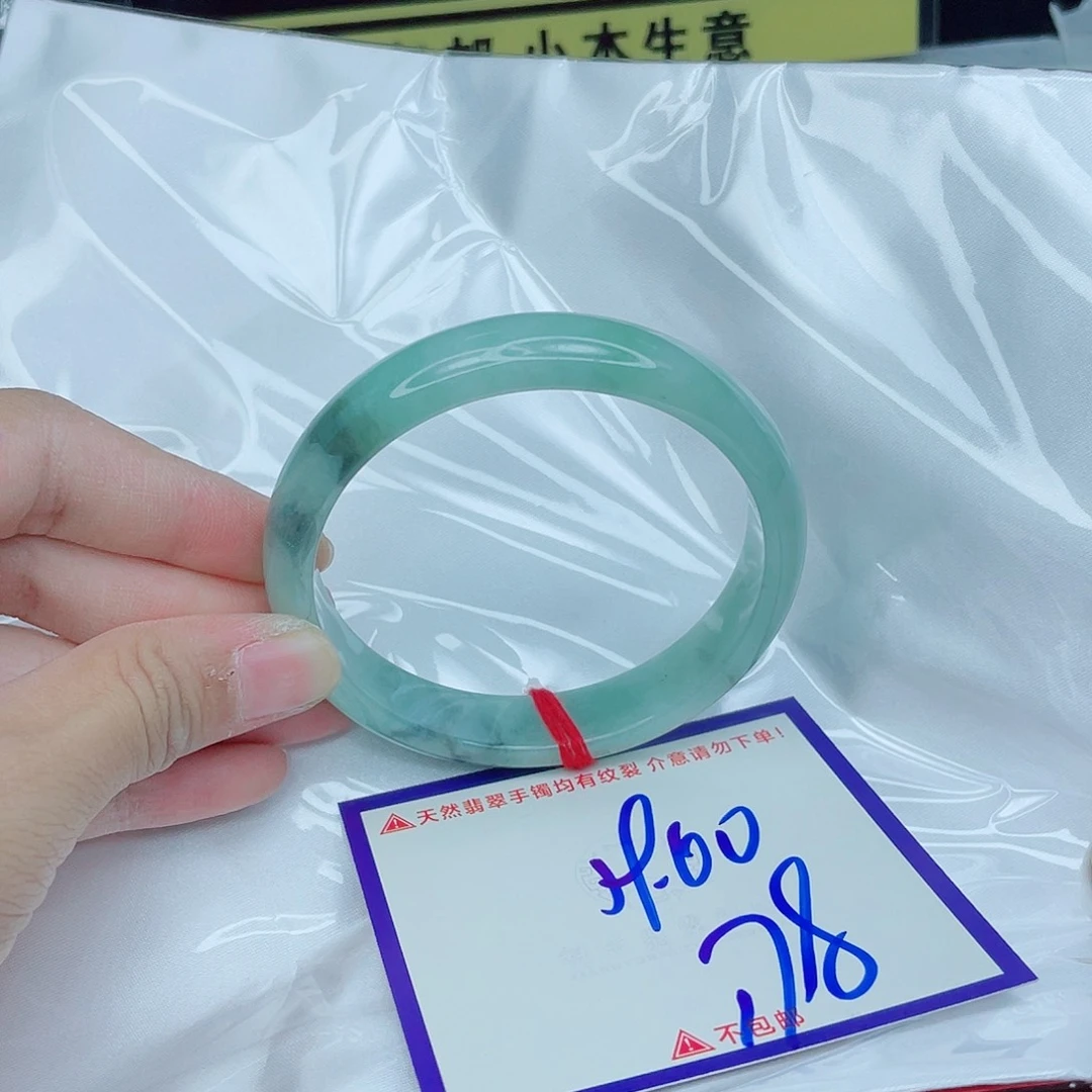 翡翠手镯未镶嵌翡翠