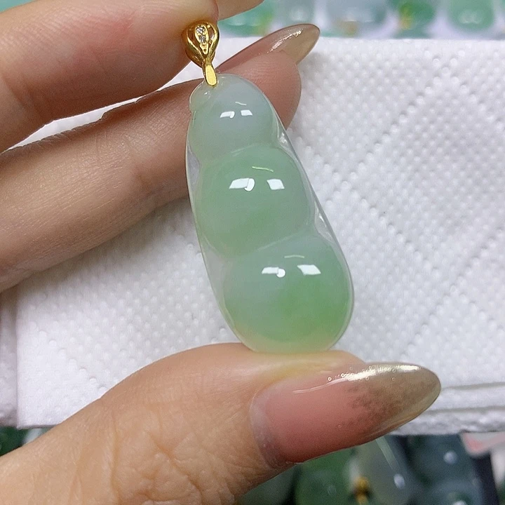 翡翠未镶嵌颈饰挂件
