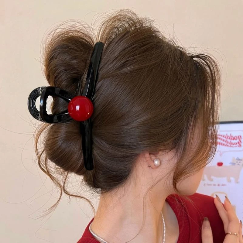 安可拉红珍珠抓夹冬季高级感鲨鱼夹发夹2025新款后脑勺发饰女