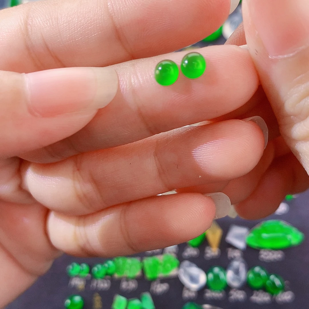 翡翠未镶嵌颈饰小绿蛋2