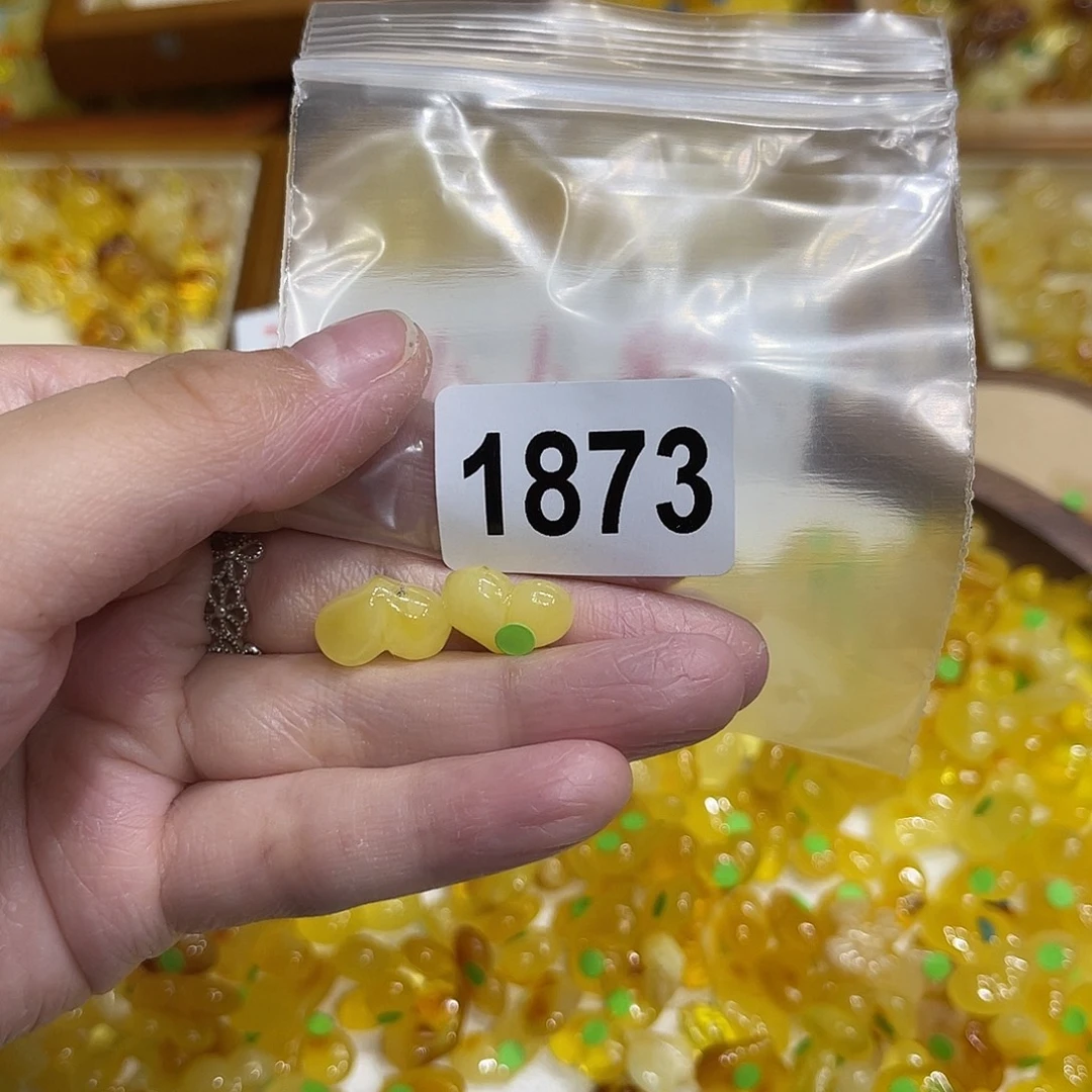 琥珀未镶嵌颈饰蜜蜡