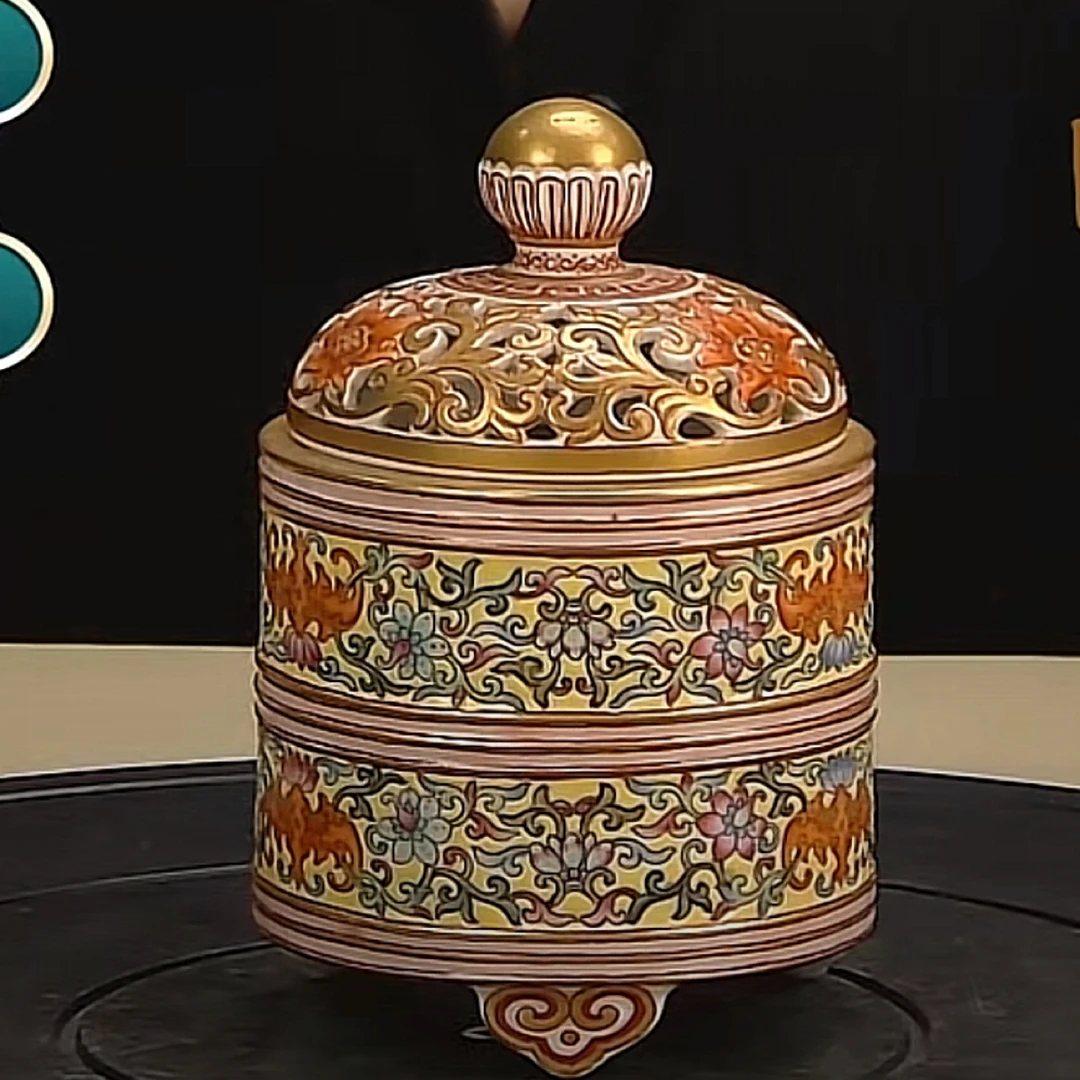 收藏/古玩 清珐琅彩矾红描金镂雕香薰炉