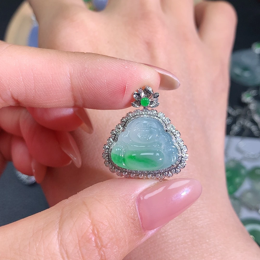 翡翠18K金镶嵌颈饰翡翠