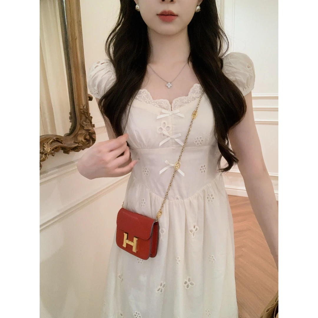 小奶盖 温柔风初恋少女蝴蝶结刺绣花边领连衣裙