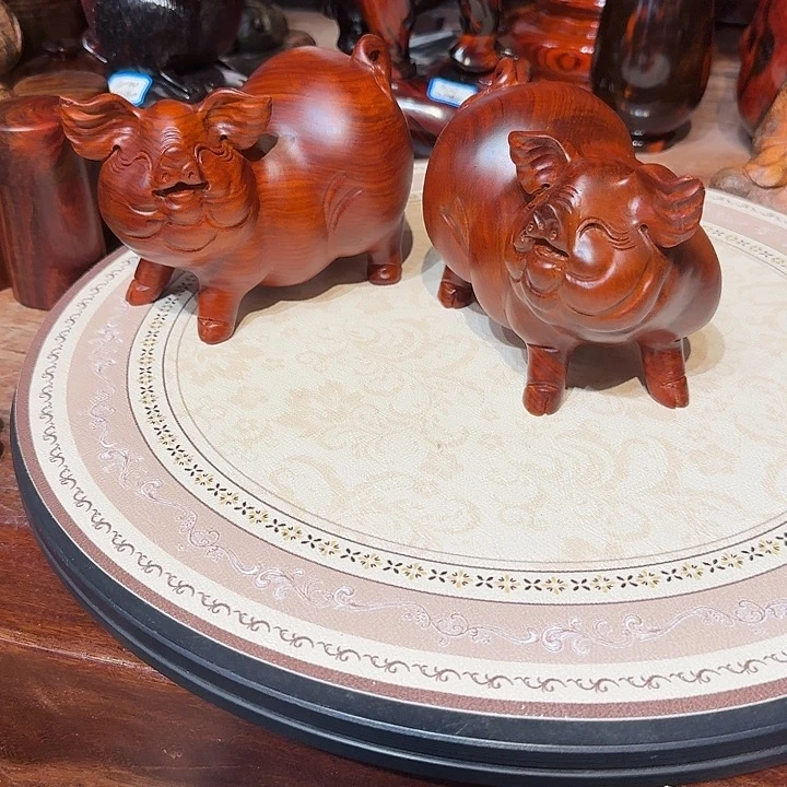 大果紫檀（缅甸花梨）福猪摆件