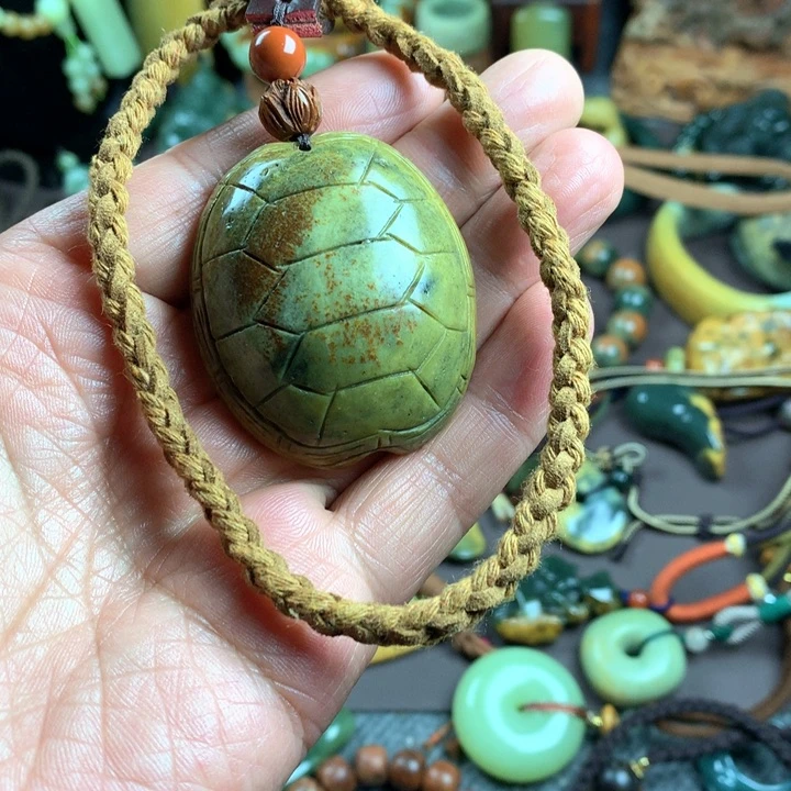 吊坠(赠链)未镶嵌岫岩河磨玉（透闪石质玉）