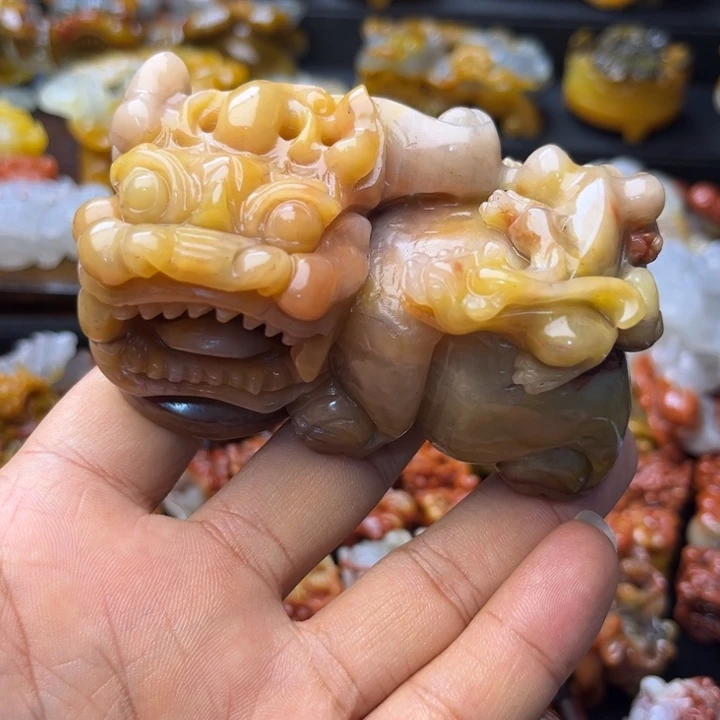 石英质玉（黄龙玉）未镶嵌颈饰