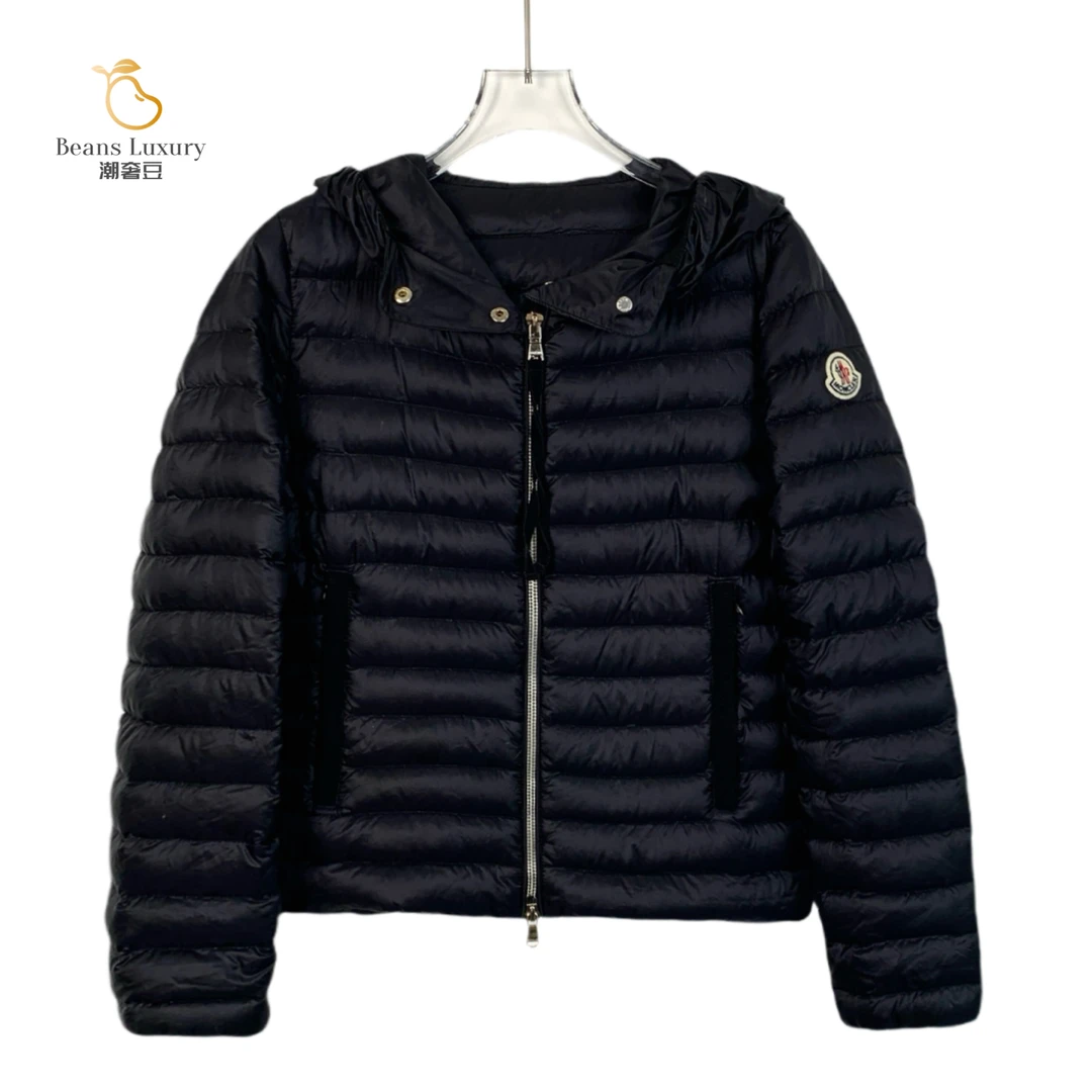 99新 MONCLER 潮奢豆 严选/深蓝色徽标贴饰连帽羽绒服/H13821