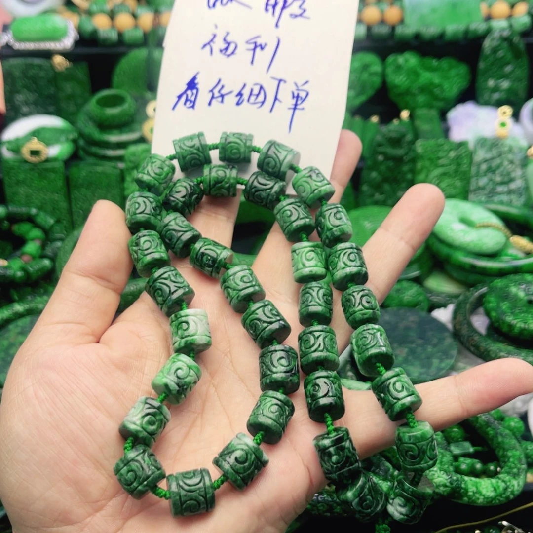 只买单纯的吊坠，没带链子，属的性质。项链