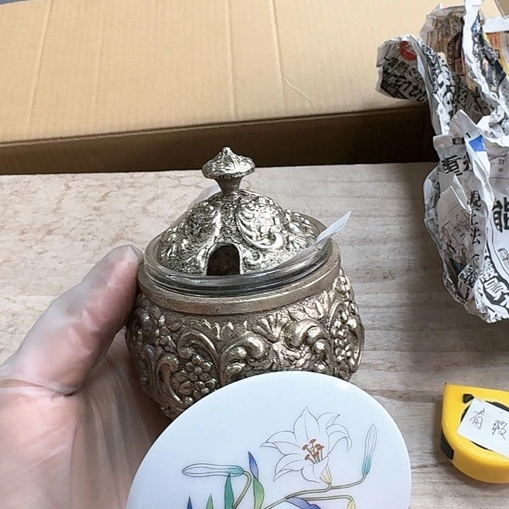瓷片瓷器。           
