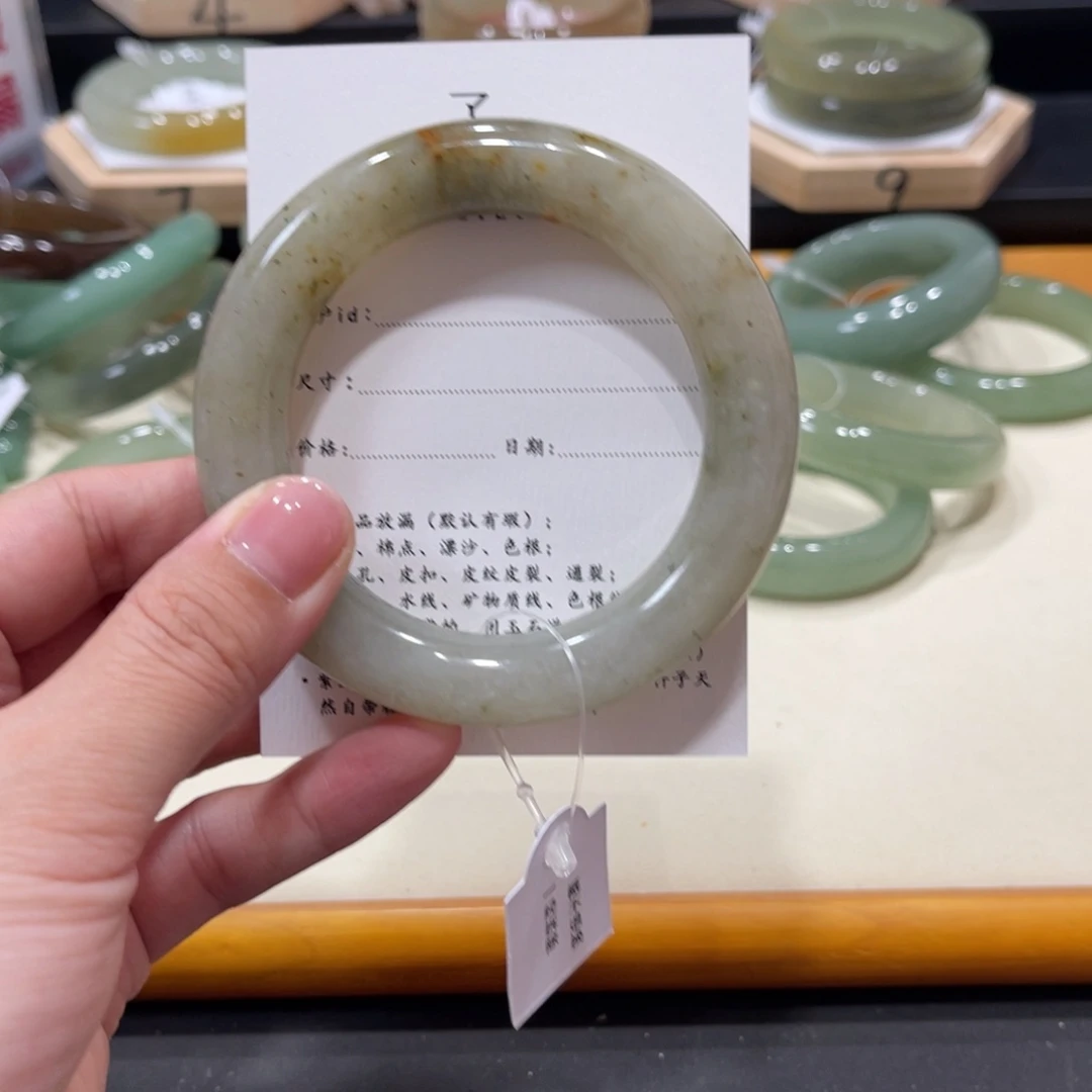 未镶嵌手镯石英质玉