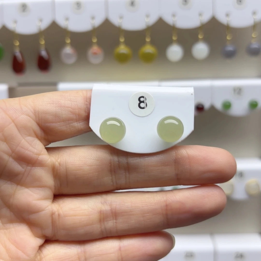 18K金镶嵌和田玉耳饰10m m