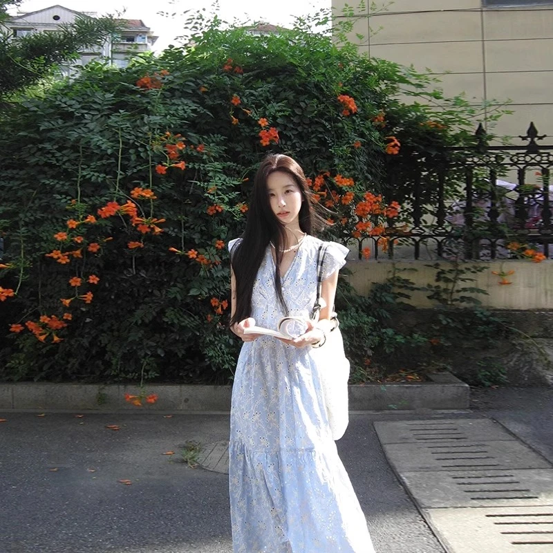 法式蓝色镂空绣花连衣裙女2025新款夏季中长款高个子气质收腰裙子