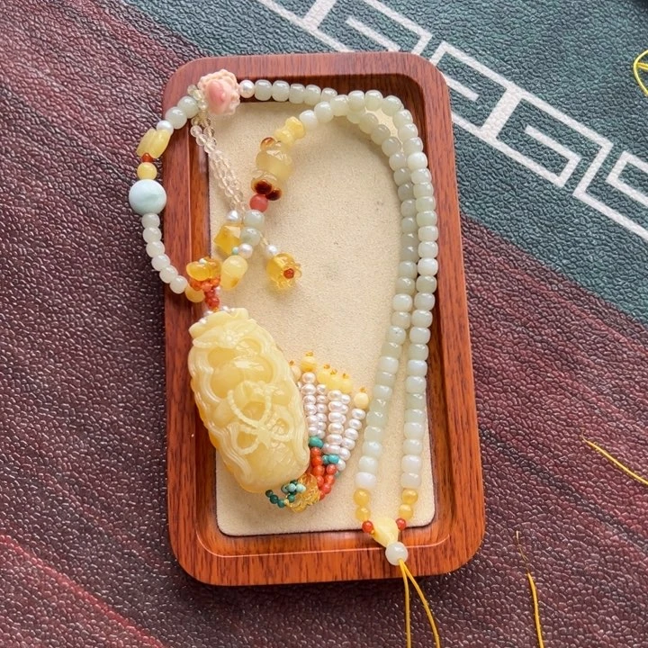 琥珀颈饰未镶嵌絮*蜜蜡