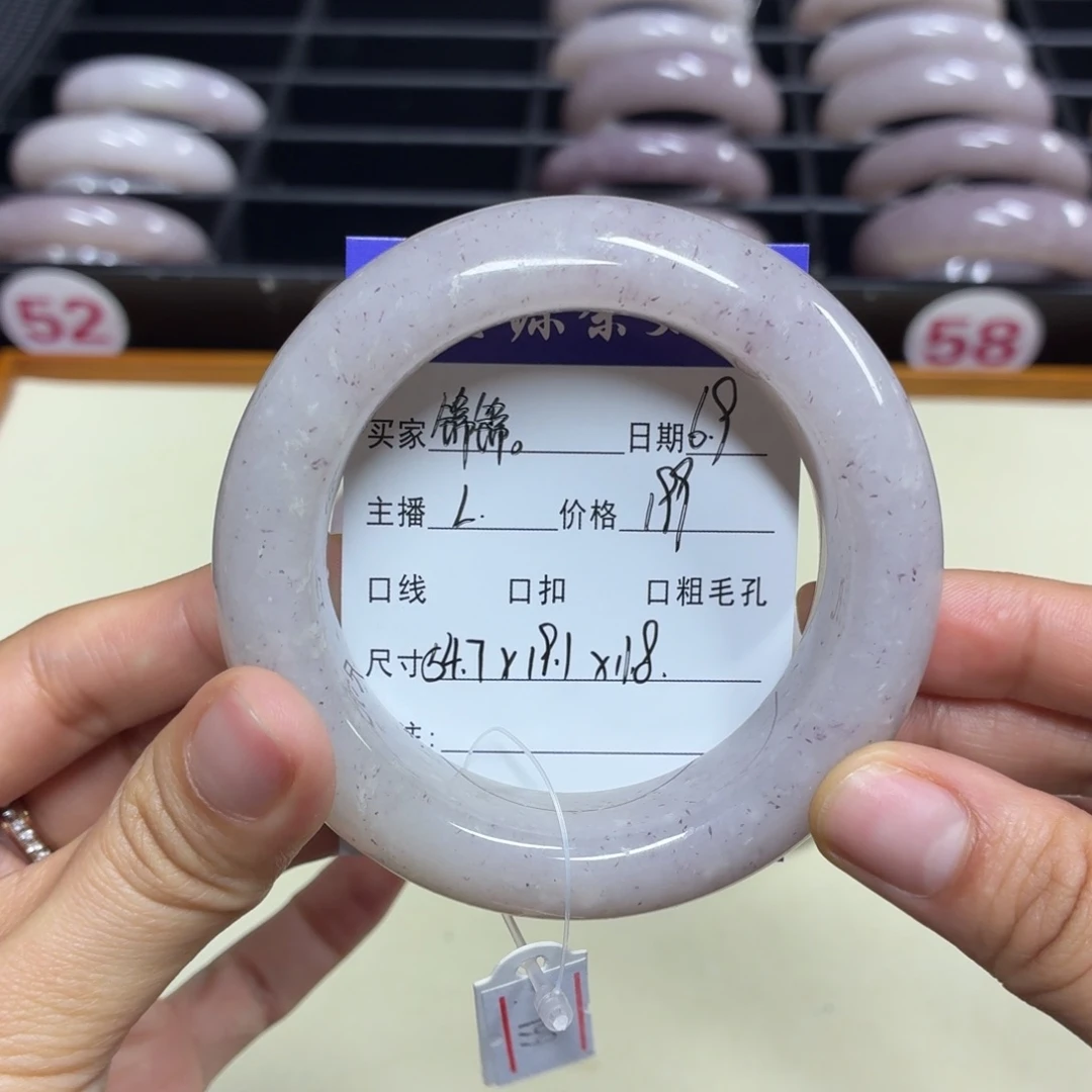 石英质玉手镯未镶嵌锦*。
