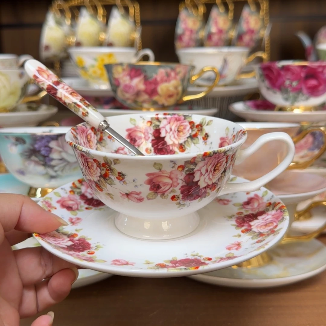 45%以上骨粉骨瓷碎花一杯一碟一勺快递装（拍两套送杯架）