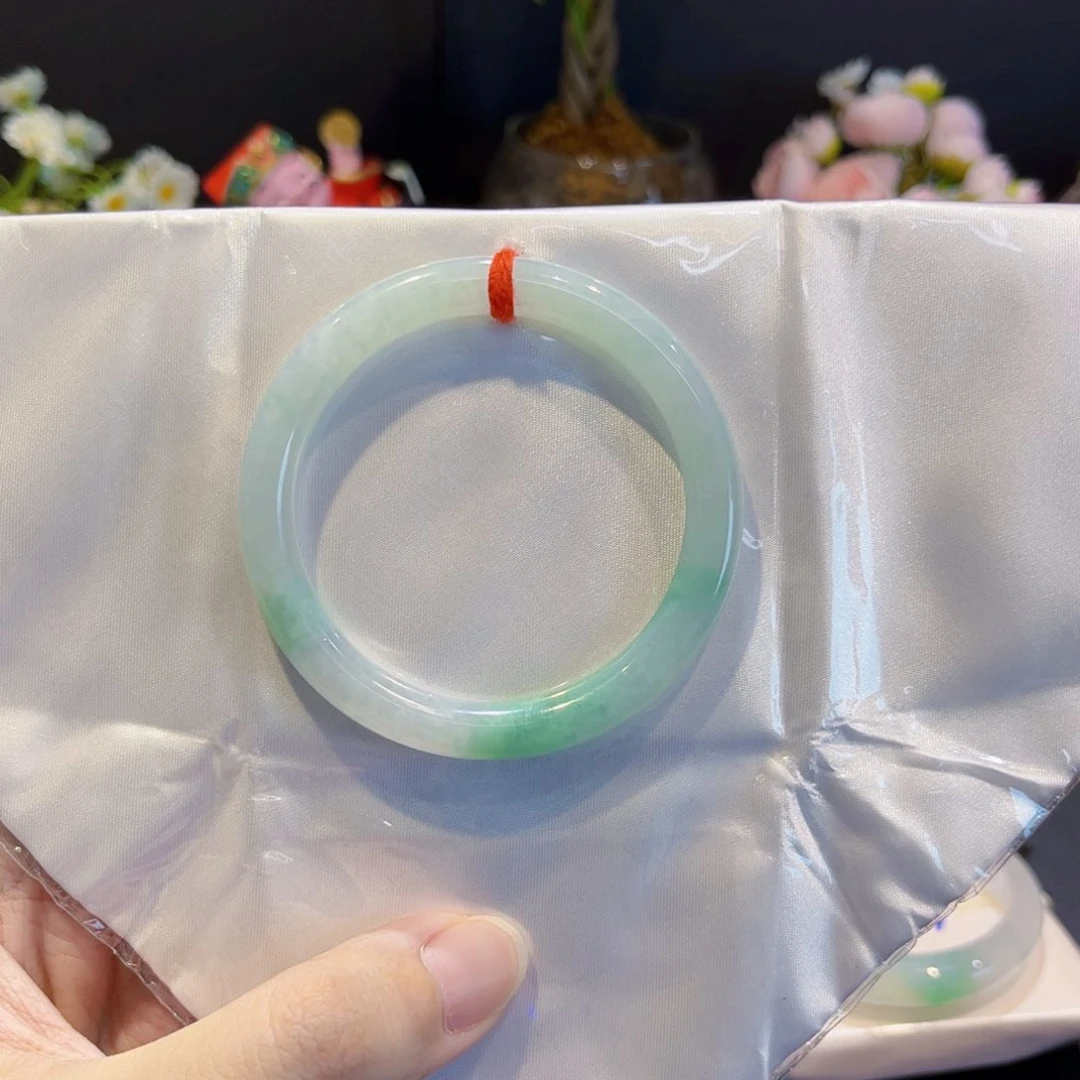 翡翠手镯未镶嵌52圈