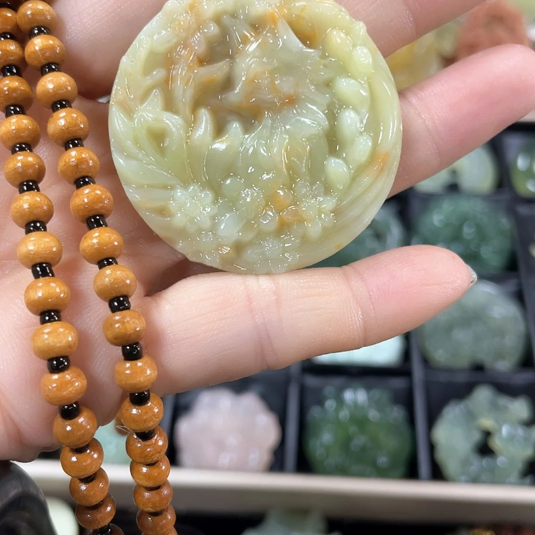 蛇纹石玉颈饰未镶嵌