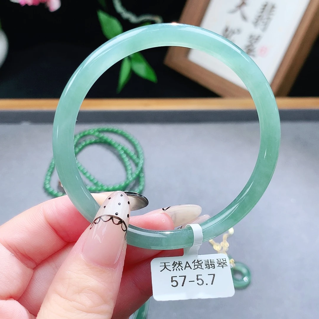 翡翠手镯（圆镯）未镶嵌