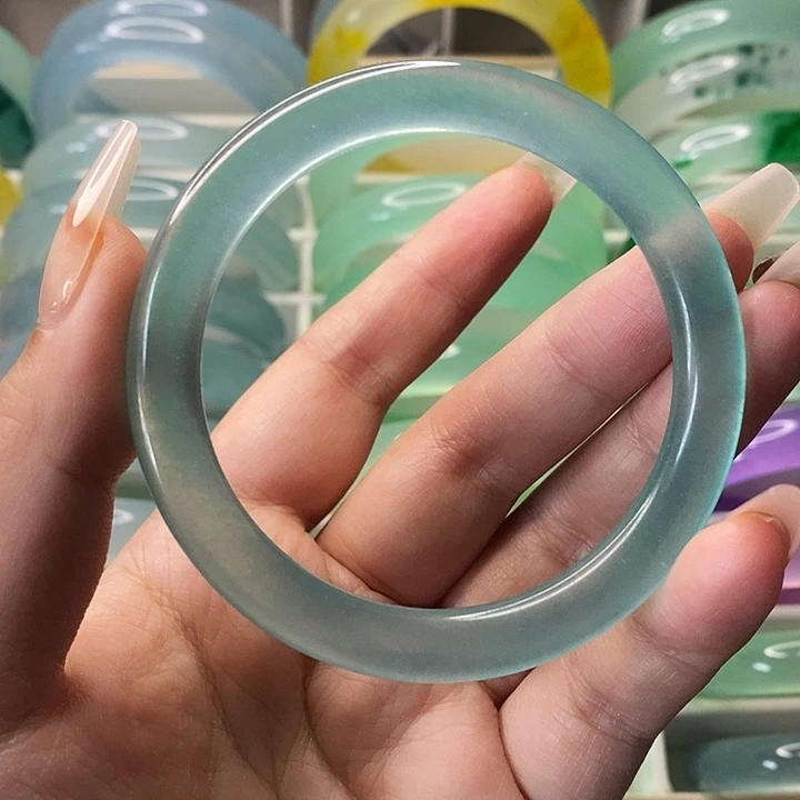 未镶嵌手镯石英岩玉