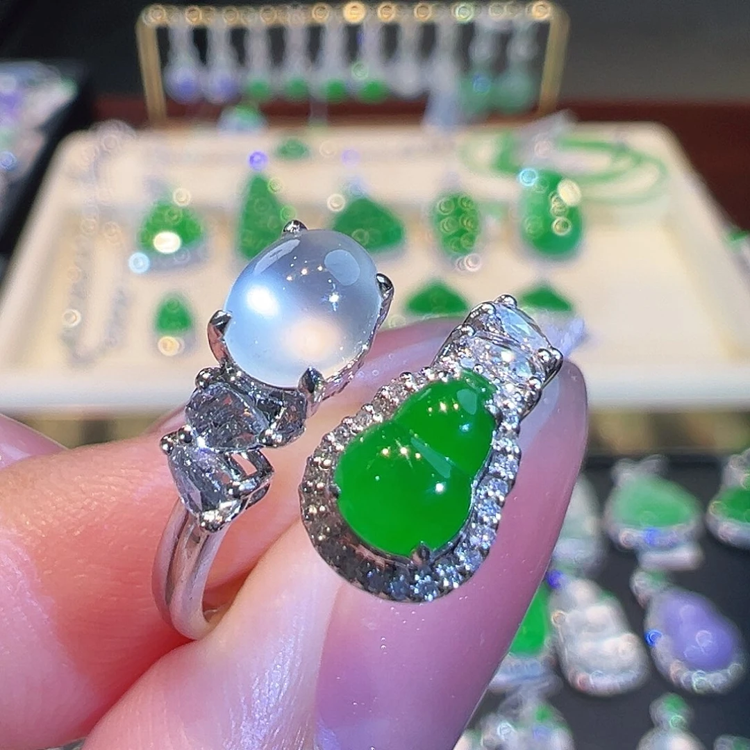 翡翠戒指18K金镶嵌翡翠