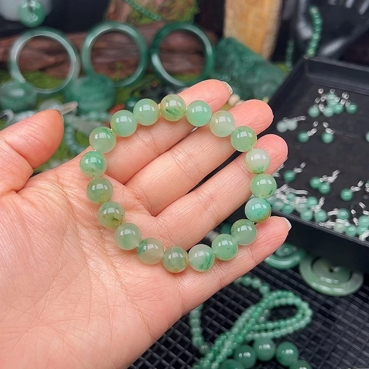 石英质玉（非洲翠）未镶嵌颈饰