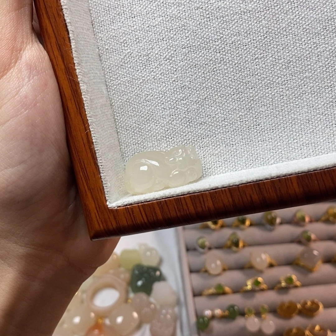 吊坠(不含链)未镶嵌和田玉和田玉藕粉貔貅吊坠