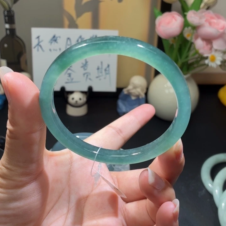 翡翠未镶嵌手镯冰晴绿