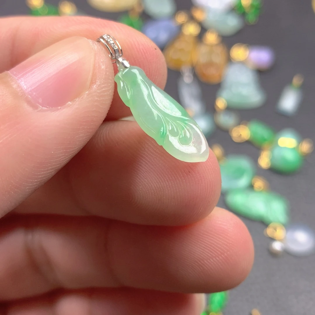 【闪购商品】颈饰18K金镶嵌翡翠翡翠