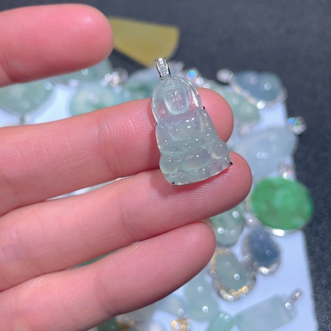 翡翠颈饰18K金镶嵌翡翠