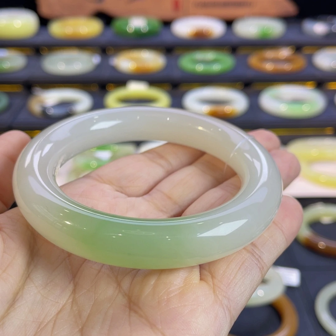 和田玉未镶嵌手镯