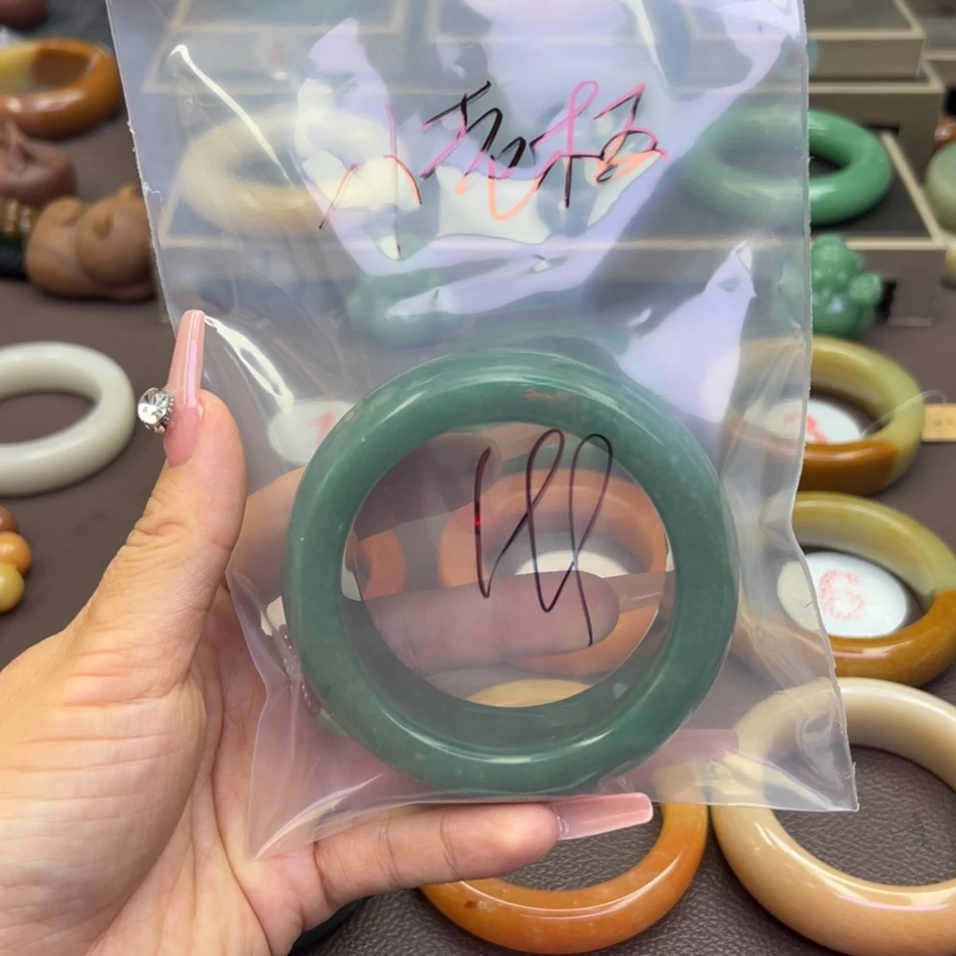 未镶嵌手镯石英岩玉屯****板
