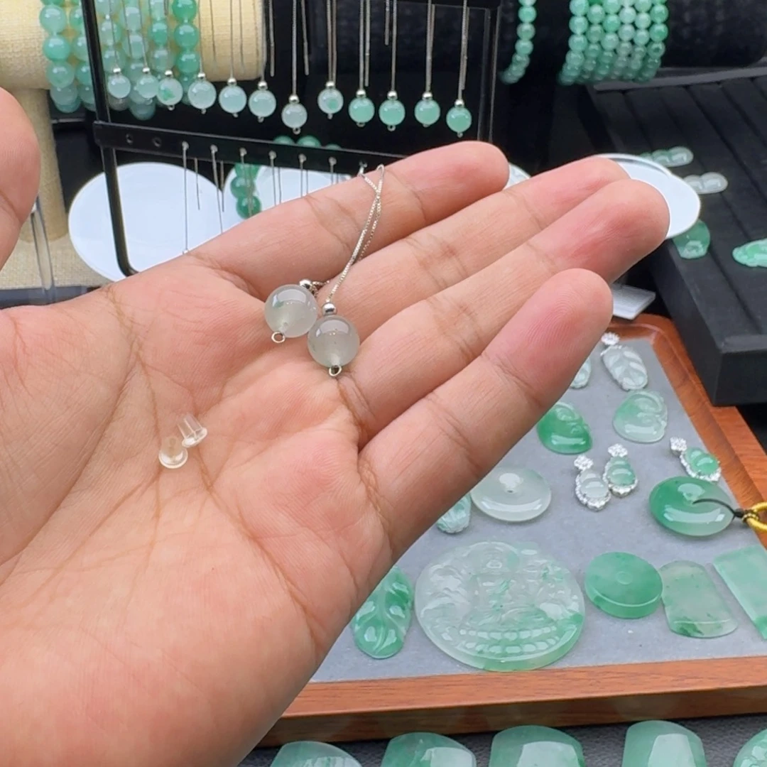 星***下石英质玉银S925镶嵌耳钉