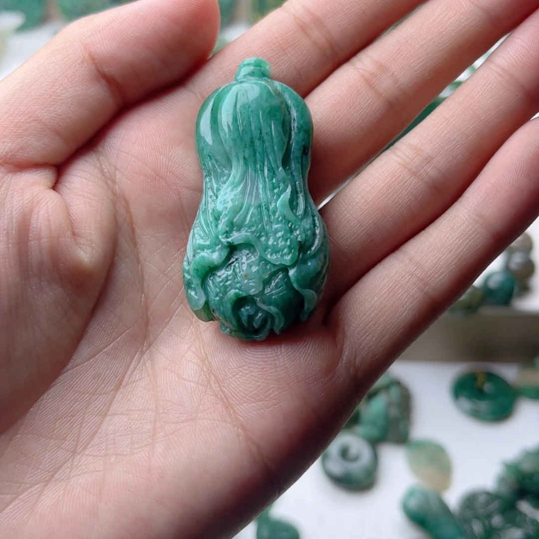 独山玉未镶嵌挂件卡**诺