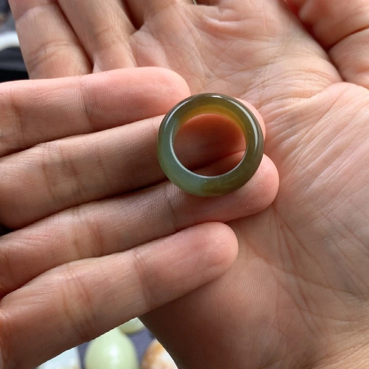 用***8和田玉未镶嵌颈饰