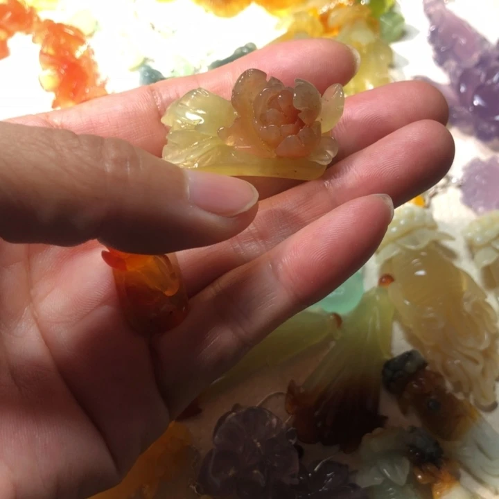 东***楼未镶嵌蛇纹石玉耳坠