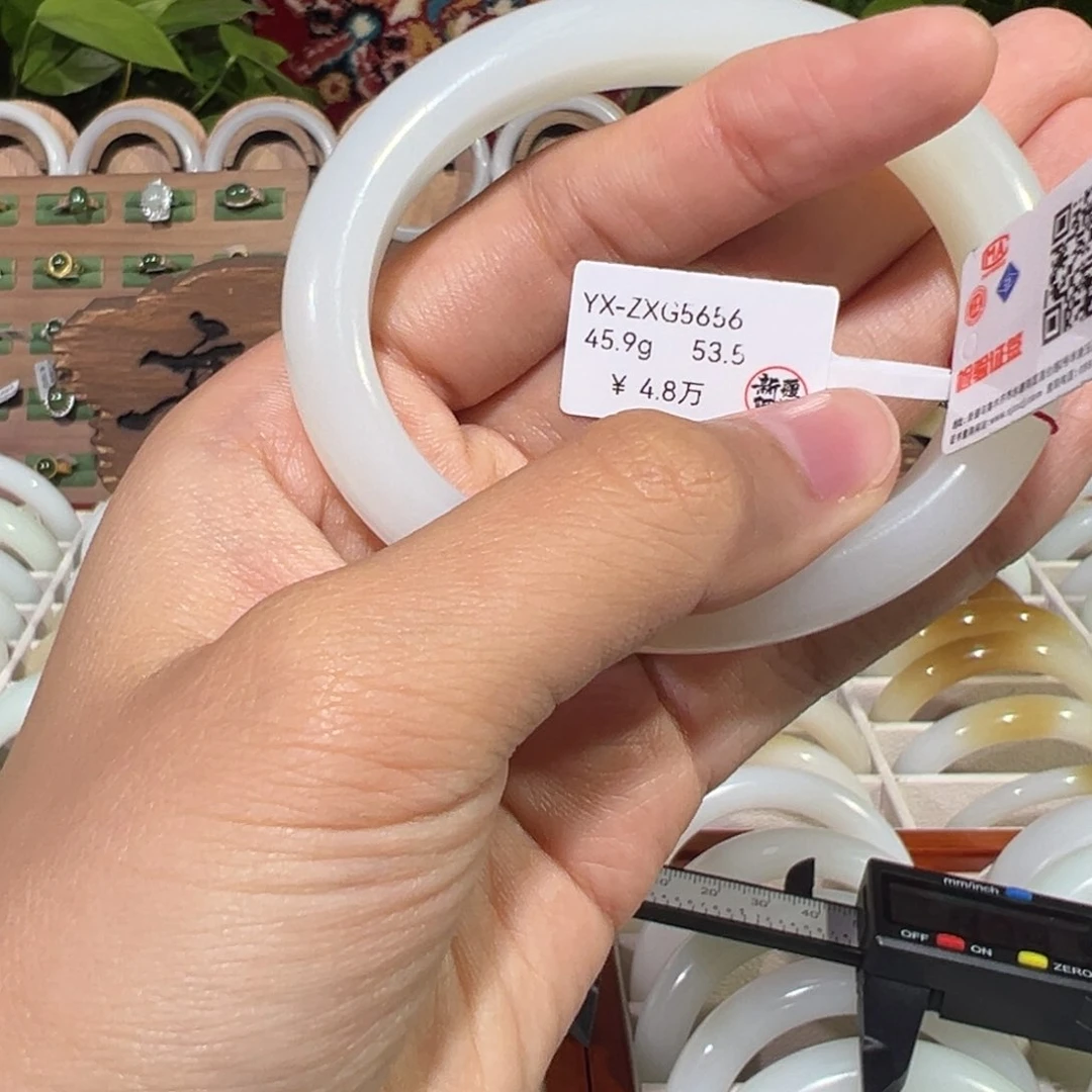 和田玉手镯未镶嵌新疆羊脂玉贵妃手镯