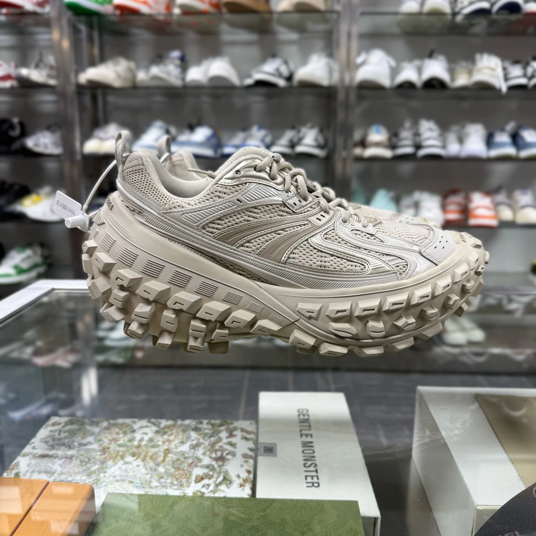 95新 Balenciaga/巴黎世家 轮胎鞋 米色 原盒 尺码/43 YH16513